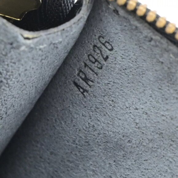 LOUIS VUITTON LV Pochette Accessoires Hand Bag Epi Leather Black - Picture 2 of 16